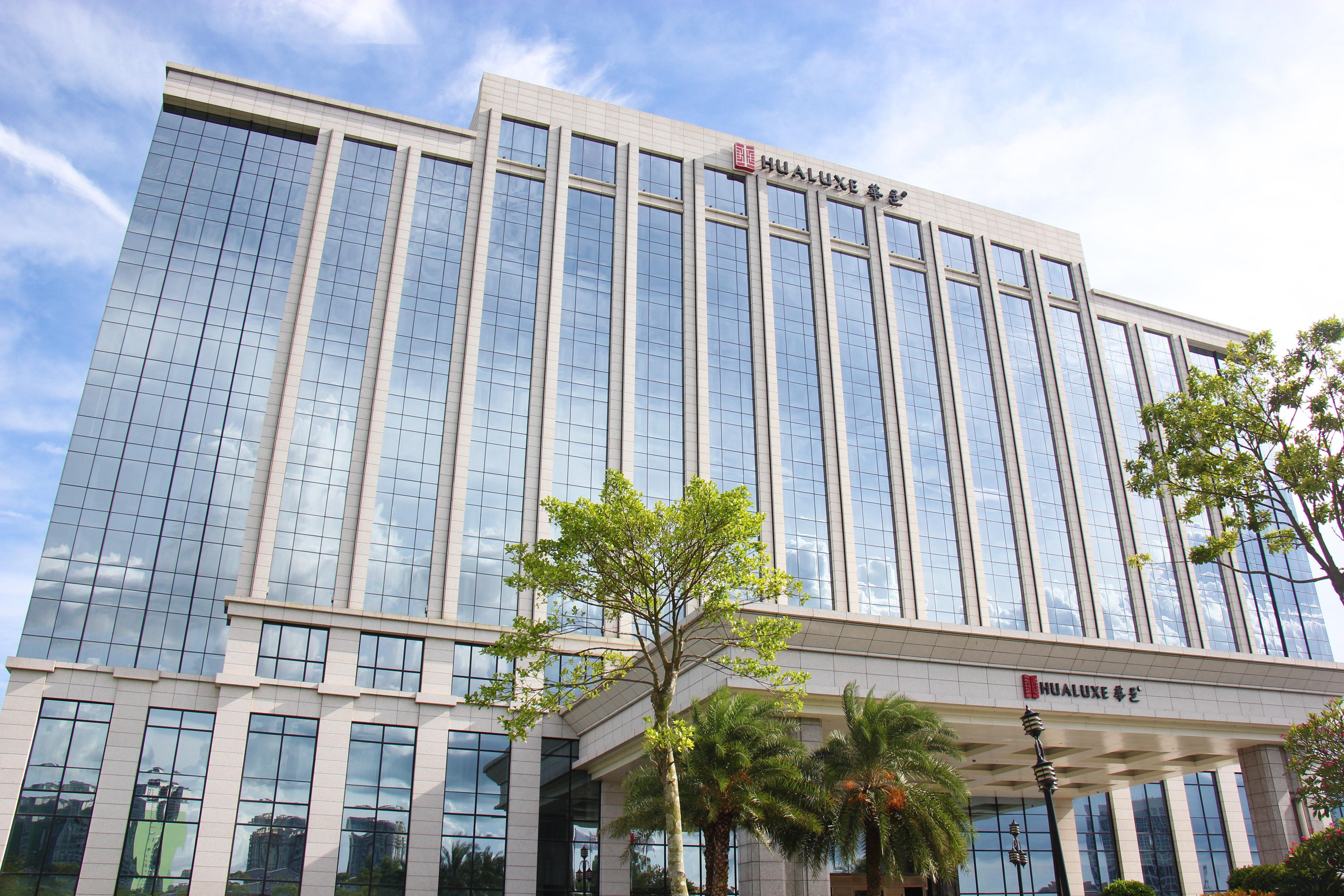 Hualuxe Yangjiang City Center Esterno foto