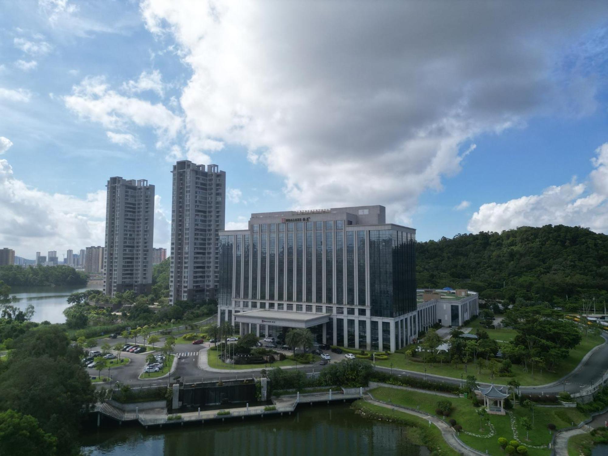 Hualuxe Yangjiang City Center Esterno foto