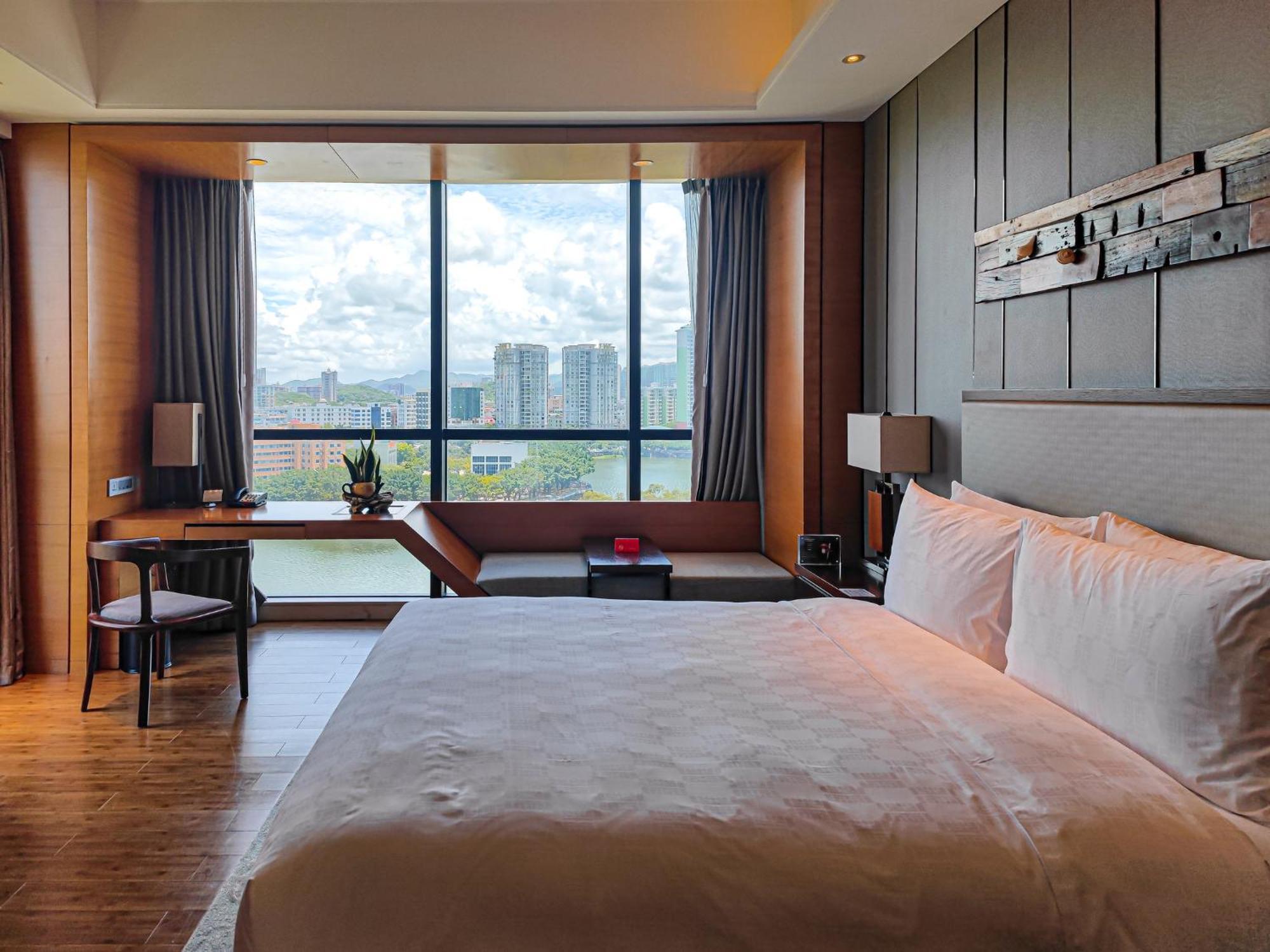 Hualuxe Yangjiang City Center Esterno foto